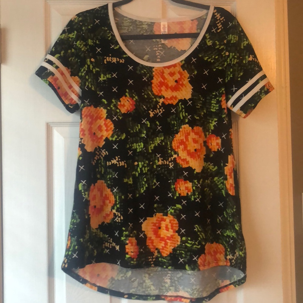Lularoe Classic Tee Sz Small NWOT